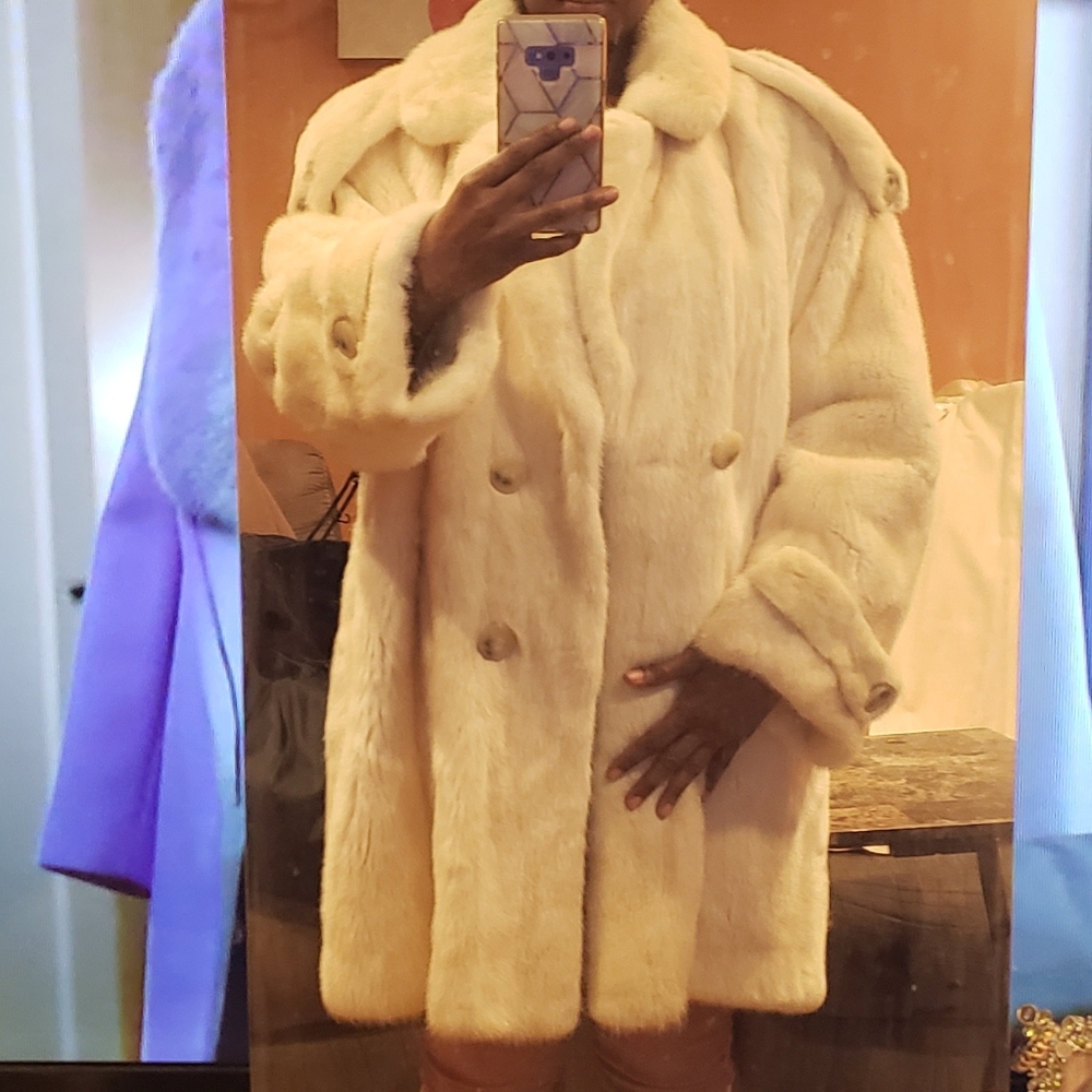 "STUNNIN FLAWLESS WHITE MINK COAT"